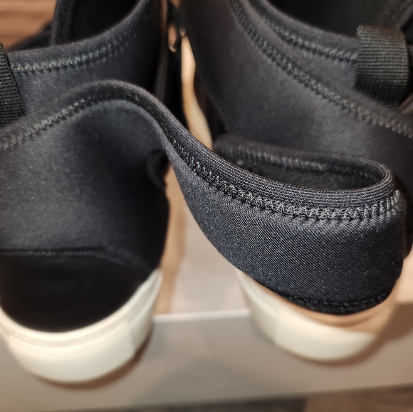 Sneakers - Picture 6 of 11